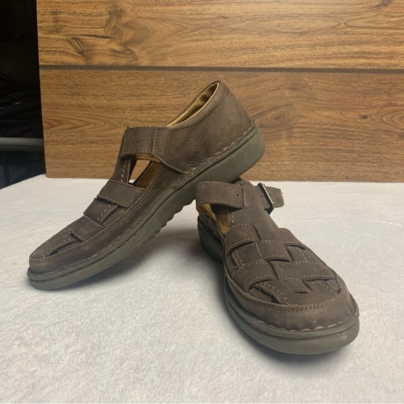Bass dark brown slip on shoes size 6M Lisbon style basket weave adjustable - Picture 4 of 10
